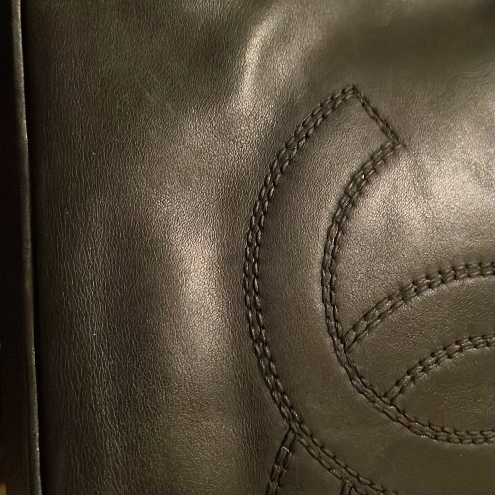 Vintage lamb skin leather Authentic Chanel tote - Picture 14 of 15